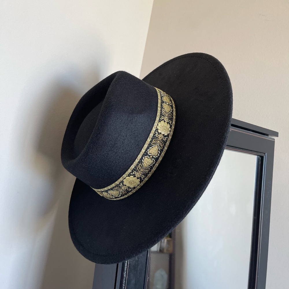 ONE MORE LEFT! ✨New Embroidered Wide Brim Fedora - Black